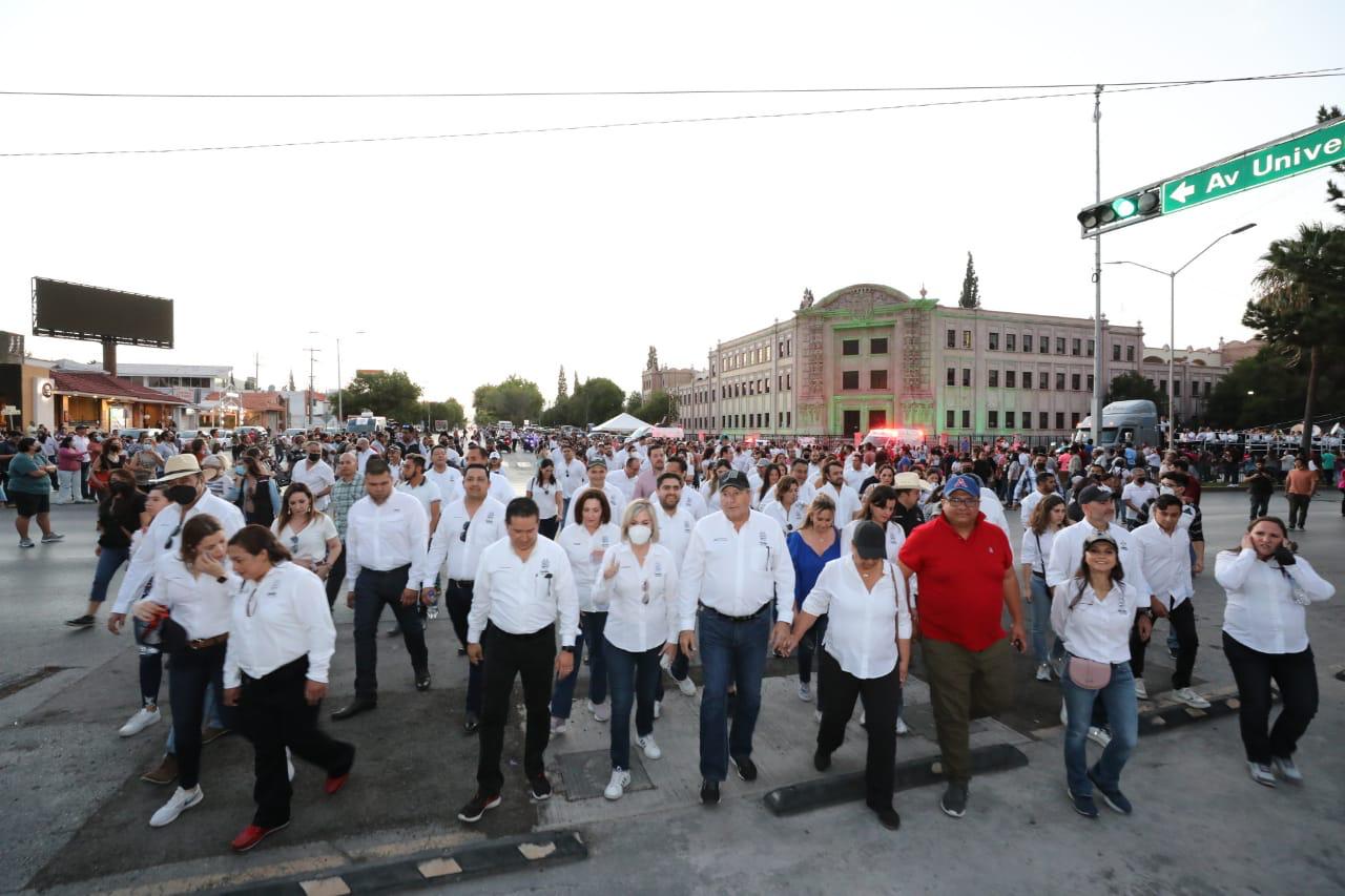 Arranca con desfile Feria de las Artes