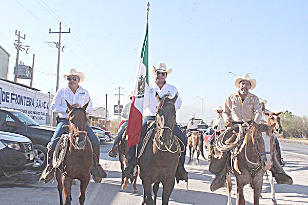 Inicia Cabalgata de Fiestas de la Uva