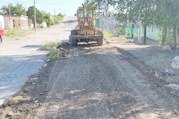 Inicia pavimentación en caminos rurales