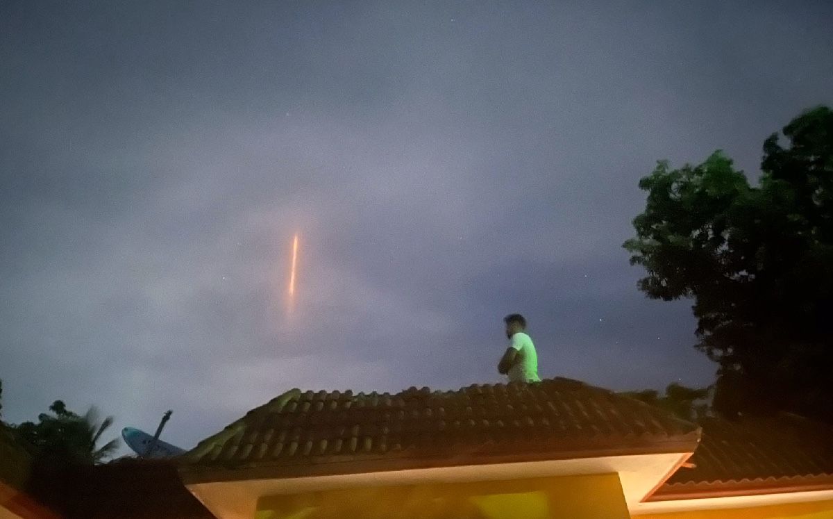 Captan luz roja en el cielo de Tampico; publican fotos y videos del fenómeno