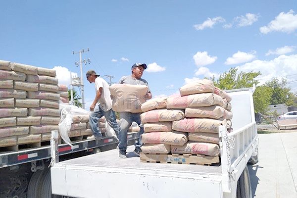 Entregan en San Buena cemento a bajo costo