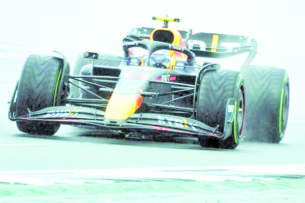 Recupera Checo Pérez y es segundo en GP de Gran Bretaña