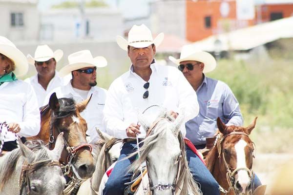 Celebra Beto Villarreal aniversario de San Buena
