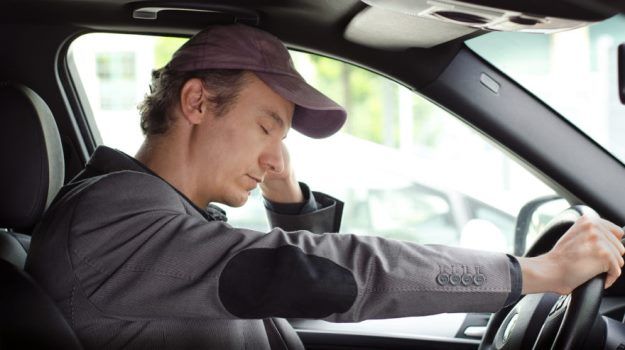 Tomar el volante desvelado es equivalente a conducir con 0,10 alcohol en la sangre: estudio