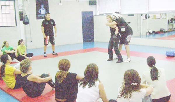 Solicitan talleres de defensa para mujeres