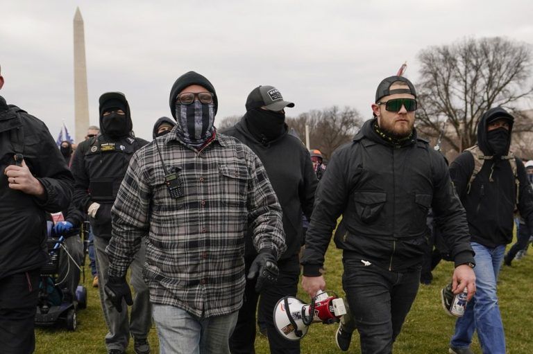 Proud Boys y Oath Keepers: los extremistas detrás de Trump