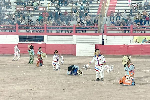 Alegran enanitos a sambonenses