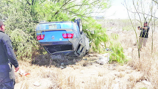 Mujer se voltea en el Santa Cecilia