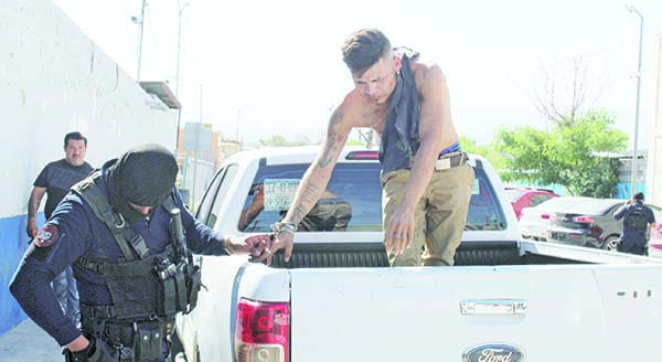 Roba tienda a punta de cuchillo