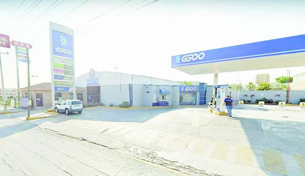 Estafan a gasolinero