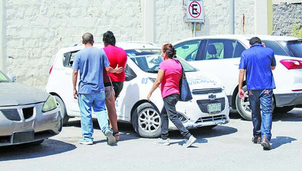 Cae niña de segundo piso
