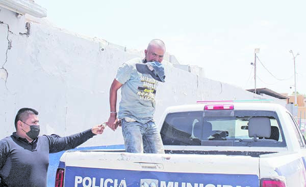 Tóxico intenta acuchillar a mujer