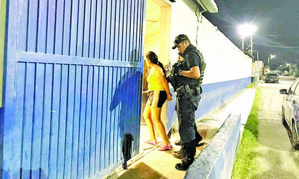 Molesta mujer en la 1 de Mayo