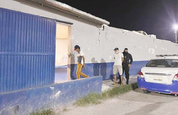 Les quitan un pipa para quemar cristal
