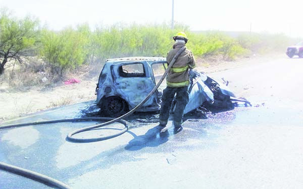 Se salvan hermanos de morir calcinados