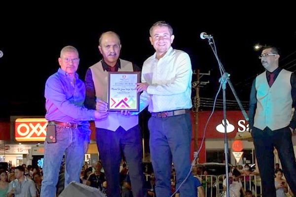 Reconoce San Buena carrera de Chuy Garza