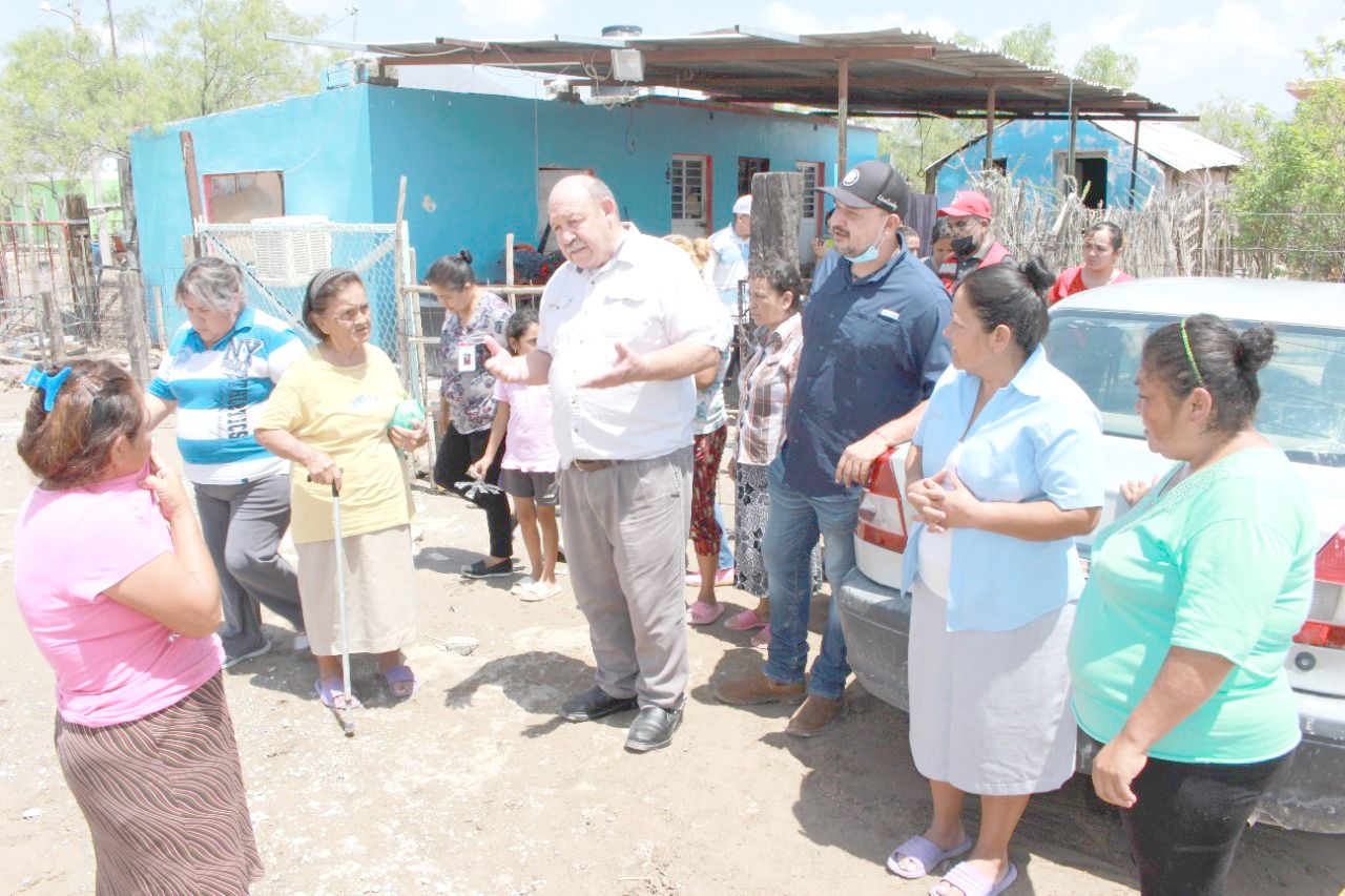 Auxilia Juan Antonio Garza a damnificados