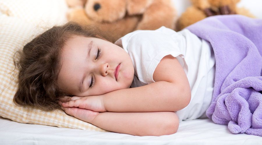 Adelanta la hora de dormir para preparar a tu hijo para el jardín de niños, sugiere un estudio