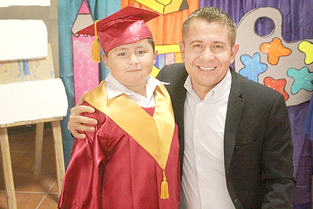 Se gradúan niños del JN Amanecer
