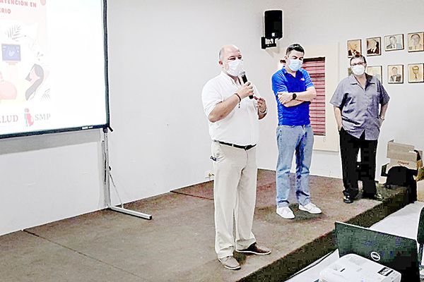 Capacitan a personal de ginecología