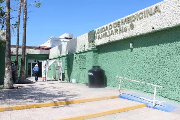 Cuenta con vacunas para bebés Clínica 9