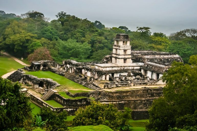¿DE QUÉ COLOR ESTUVO PINTADO EL GRAN PALACIO DE PALENQUE?