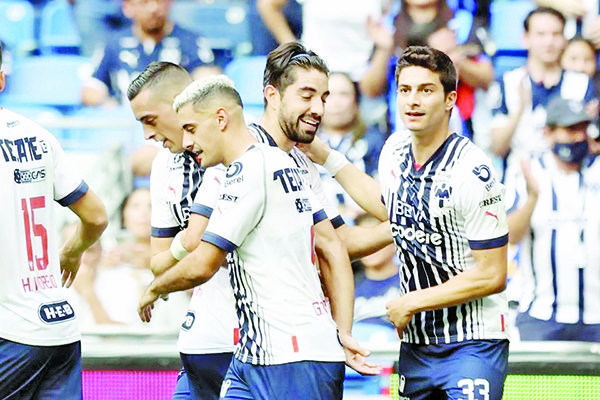 Rayados no sueltan la cima; vencen al Puebla