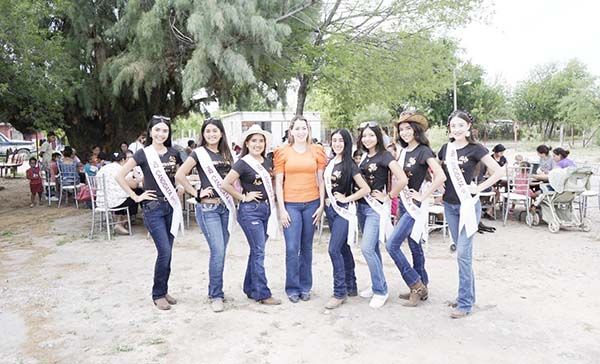 Realizan candidatas labor social en ejido Santa María