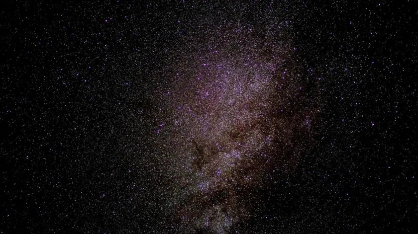 Encuentran señal de radio que ‘late’ como un corazón en galaxia