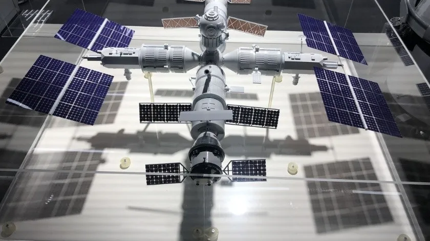 Roscosmos presenta maqueta de la futura Estación Orbital Rusa