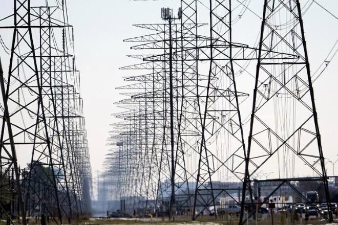 Reportan sin luz a 175 mil hogares en Texas