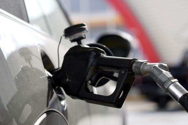 Caen precios de gasolina en EU por debajo de los 4 dólares