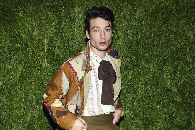Ezra Miller busca solucionar sus problemas de salud mental
