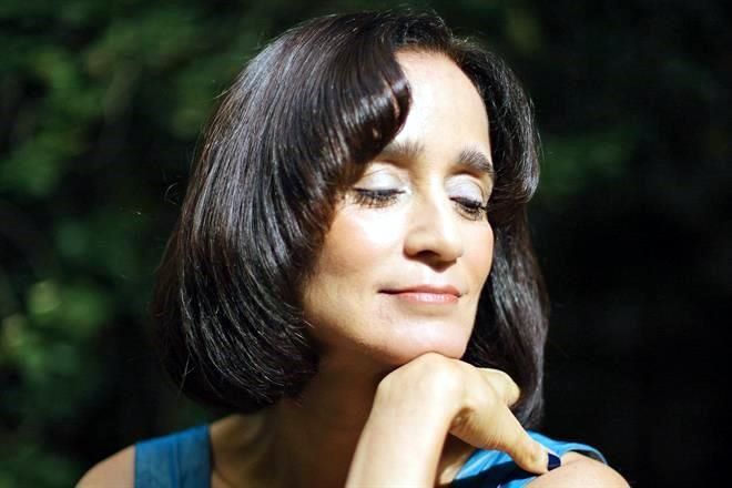 Julieta Venegas se inspira en poemas para nuevo disco