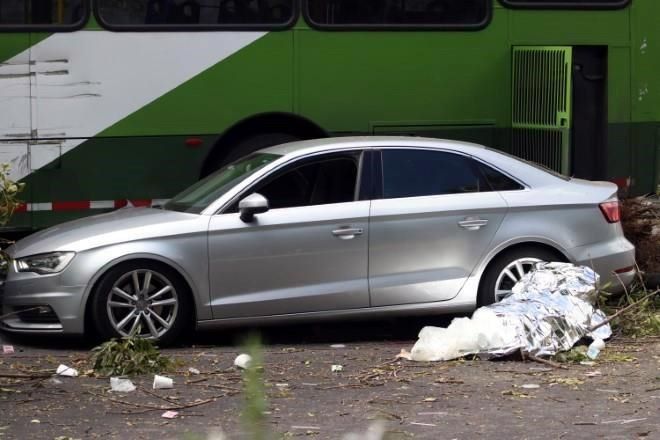 Choca transporte sin frenos en Santa Fe; muere uno