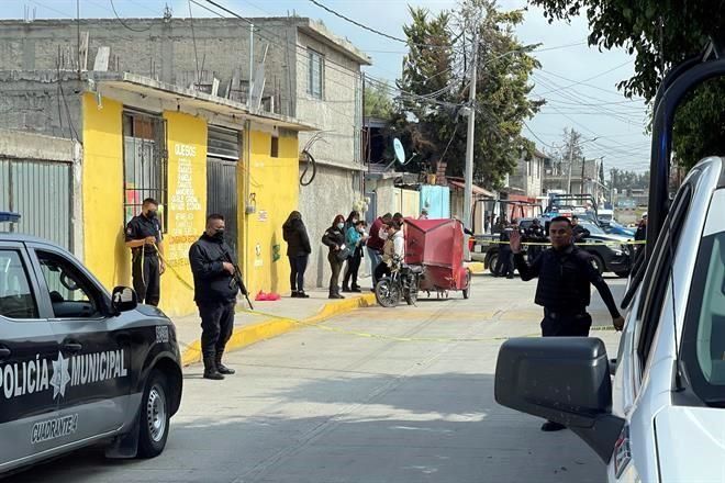 Hallan dos cuerpos en mototaxi en Tultitlán