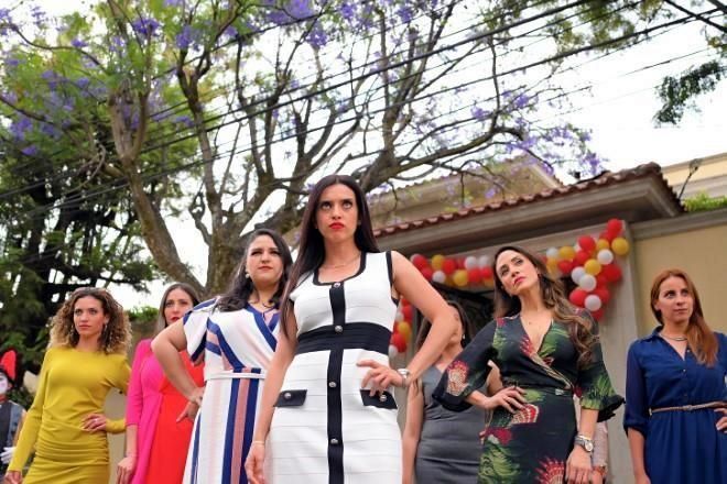 Viven mamás una pesadilla cómica en la cinta ‘Las Vocales’