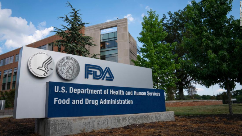 La FDA autoriza las dosis de refuerzos de la vacuna contra el covid-19 de Pfizer y Moderna actualizada para la variante ómicron