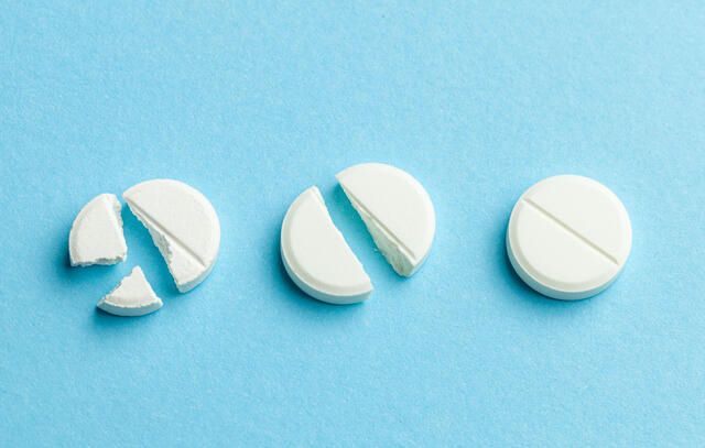 ¿Es seguro partir las pastillas a la mitad? Expertos sugieren cuándo y cómo hacerlo