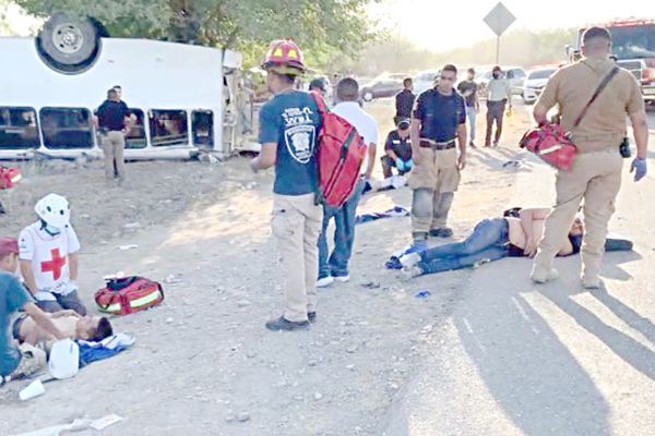 Volcadura deja 18 heridos en Acuña