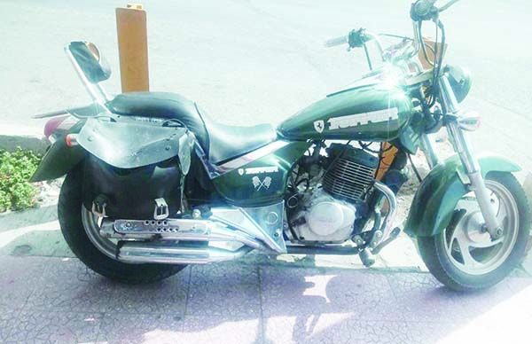 Roban motocicleta, pantalla y consola