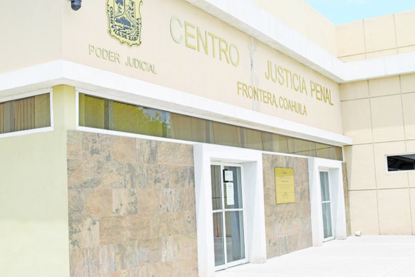 Aplazan el juicio contra ex funcionario homicida