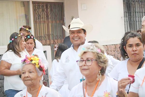 Festeja Beto Villarreal a abuelos de Ciénegas