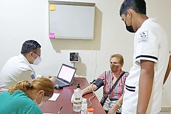 Brindan más de 500 consultas médicas