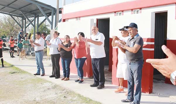 Rehabilitan sanitarios del campo “La Estación”