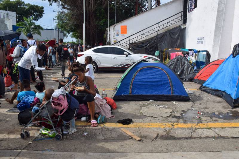 Así estafan ‘coyotes’ a migrantes vía Facebook y WhatsApp