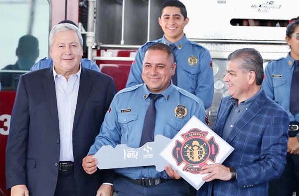 Aumentan salario y entregan Galardón Tláloc a bomberos