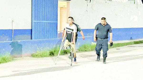 Robaba en muletas
