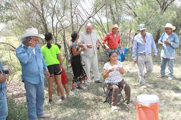 Rehabilitan camino en comunidad rural