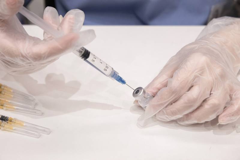 El ‘poder’ de ómicron: mandó al hospital a 40% de estadounidenses que tenían hasta 3 vacunas